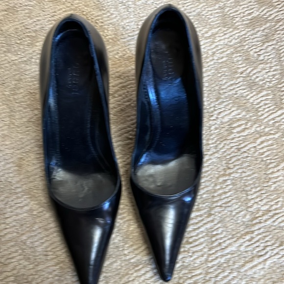 Beautiful woman’s Gucci black high heels - Picture 6 of 7